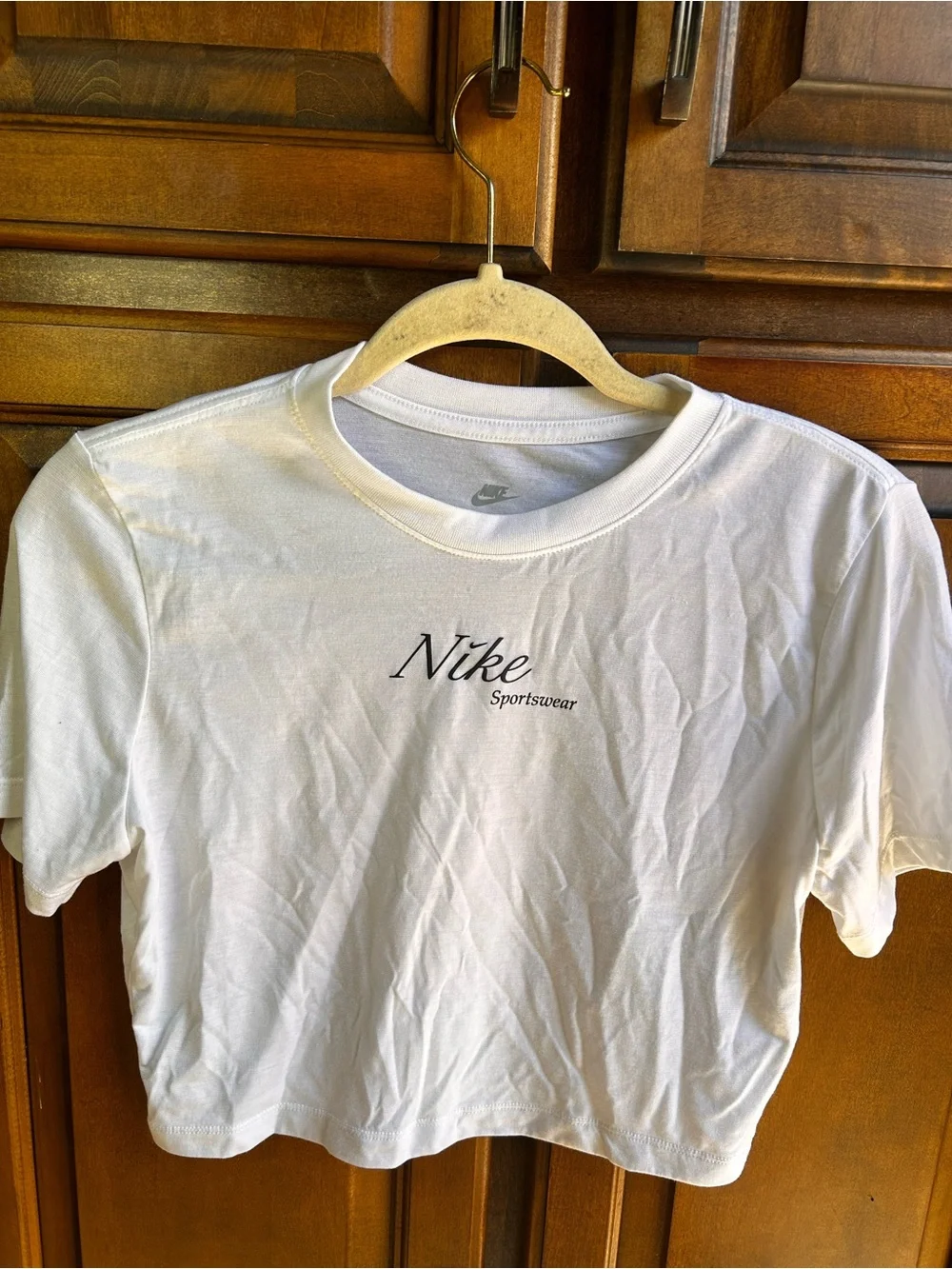 Nike Sportswear Women's white Cropped Crew Tee M
